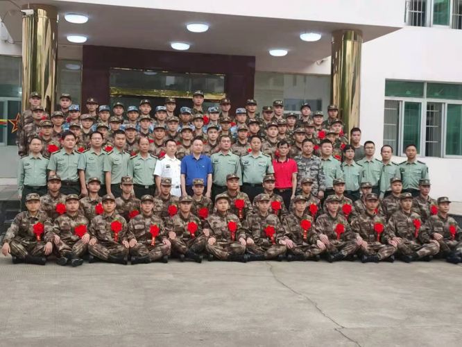 海南健康管理职业技术学院 欢送2021年春季入伍学生