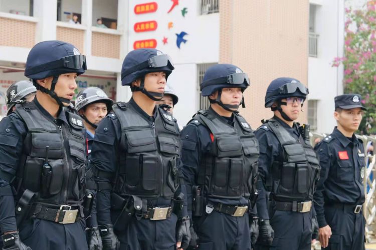 筑牢校园安全防线，学院开展反恐防暴系列活动