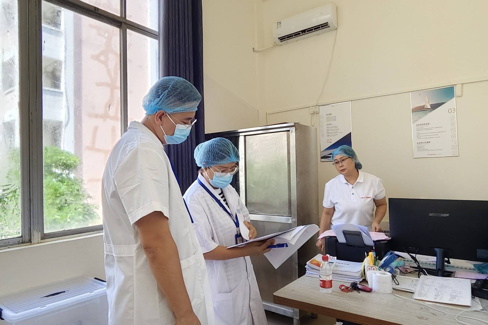 学院组织开展食堂食品安全突击检查