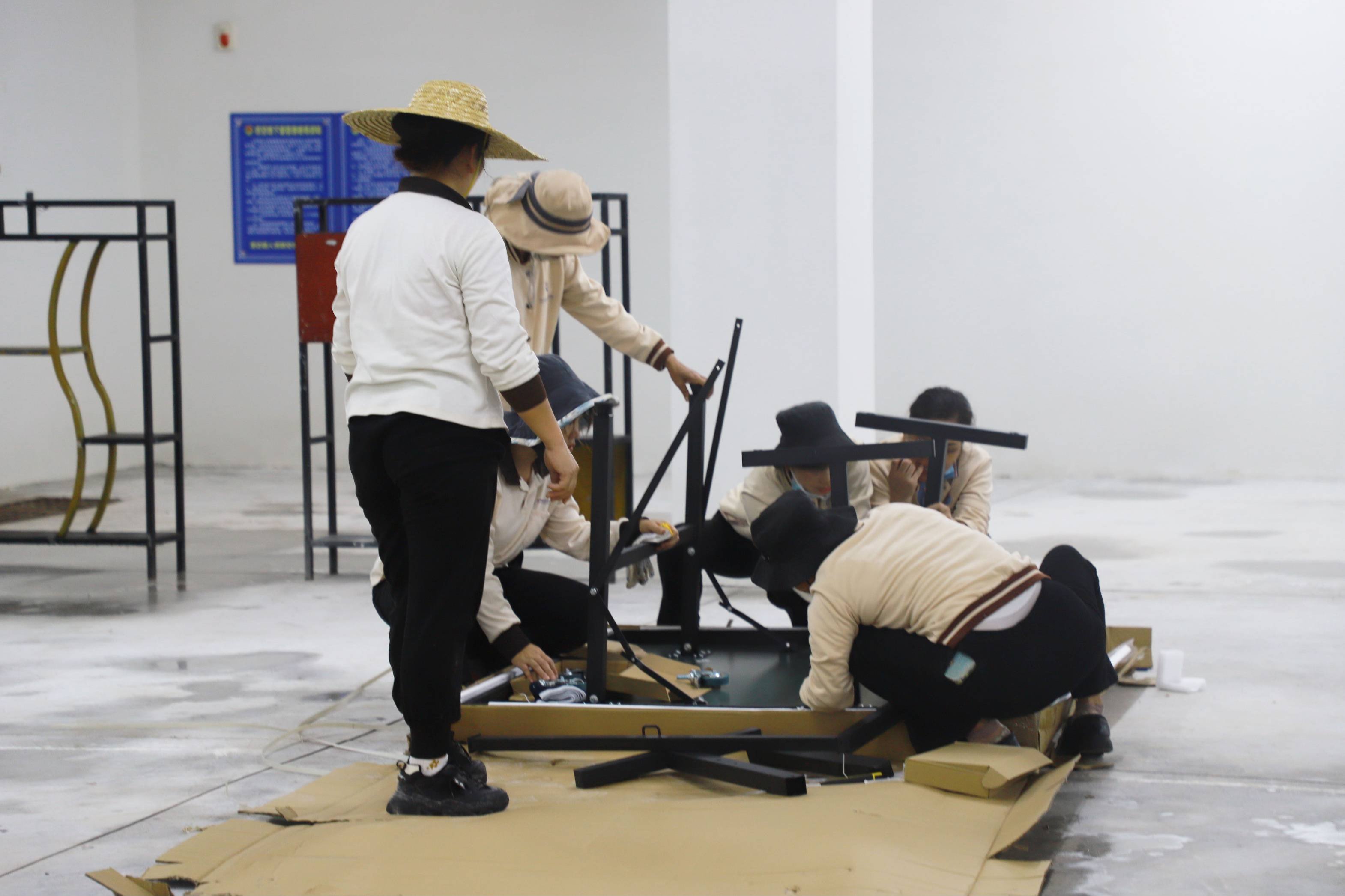 总务处组织后勤人员优化老城校区校园环境